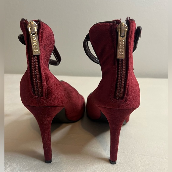 Guess Deep Red Velvet Strappy Stilletos Size 8M - Picture 6 of 15
